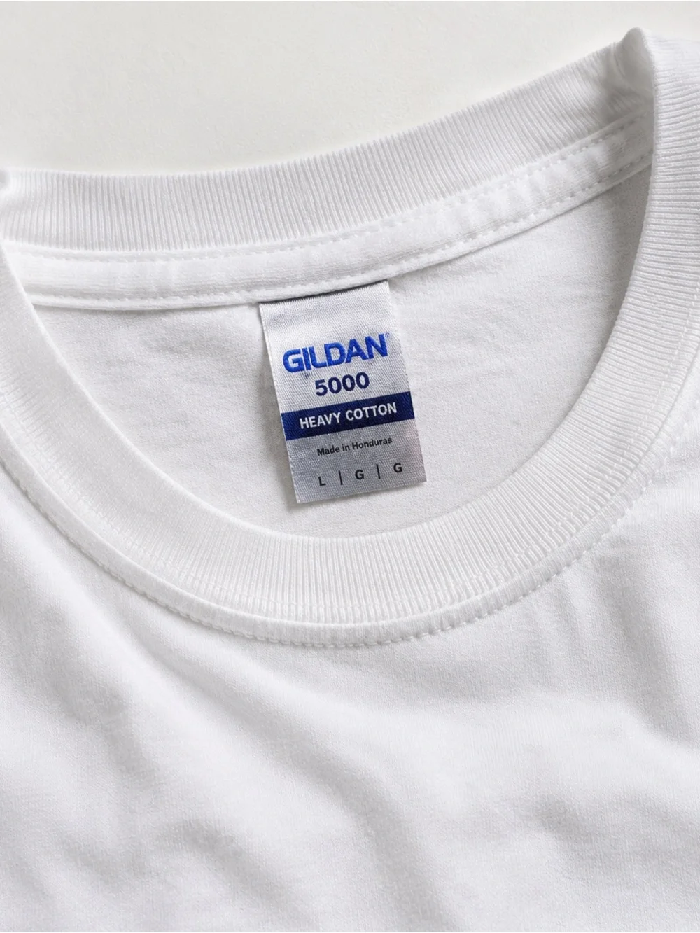 Gildan White Heavy Cotton Crew Neck Tee with Blue Tag UNISEX SIZE L